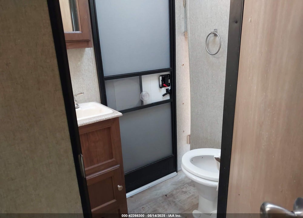 2017 FOREST RIVER PALOMINO SOLAIRE M-3 VIN: 4X4TPAH28HN021188