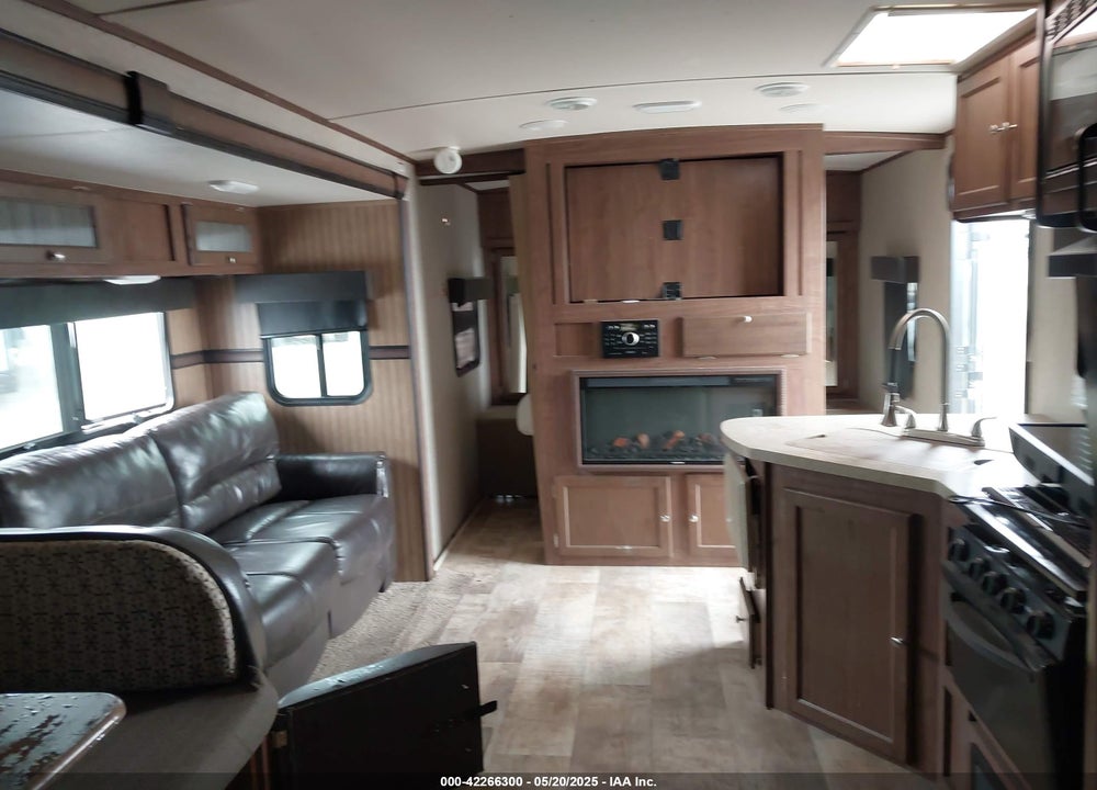 2017 FOREST RIVER PALOMINO SOLAIRE M-3 VIN: 4X4TPAH28HN021188