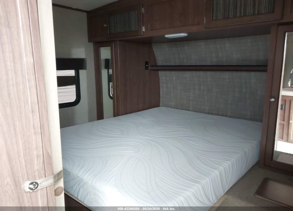 2017 FOREST RIVER PALOMINO SOLAIRE M-3 VIN: 4X4TPAH28HN021188