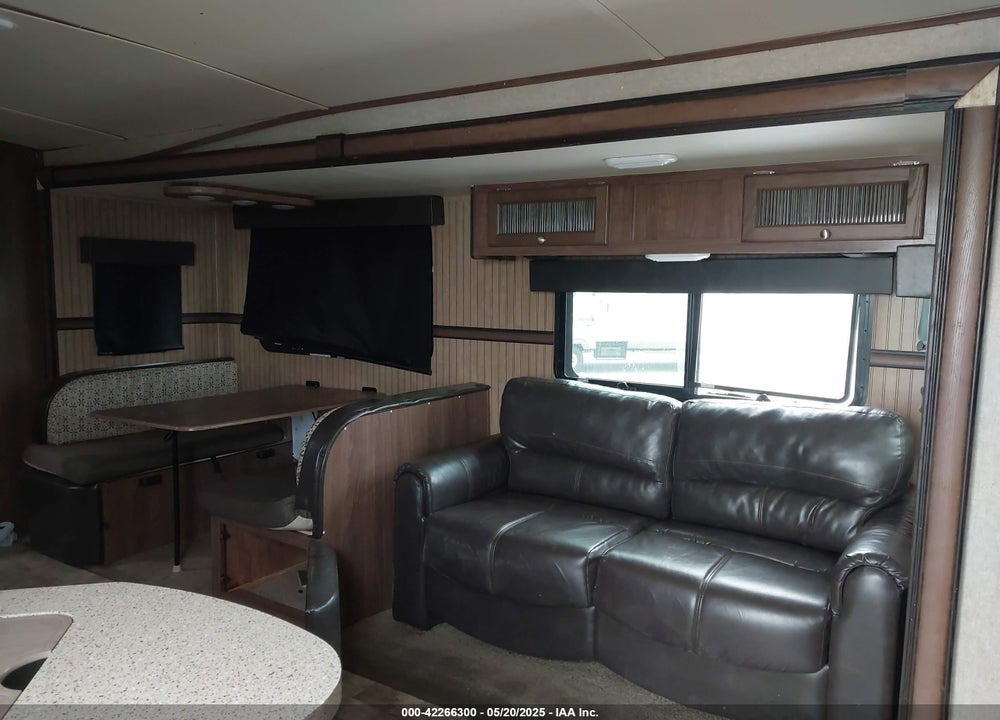 2017 FOREST RIVER PALOMINO SOLAIRE M-3 VIN: 4X4TPAH28HN021188