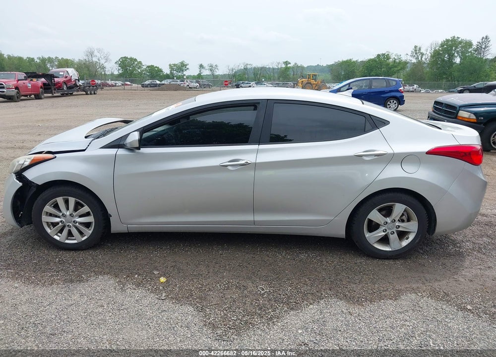 2013 HYUNDAI ELANTRA VIN: KMHDH4AE5DU717788