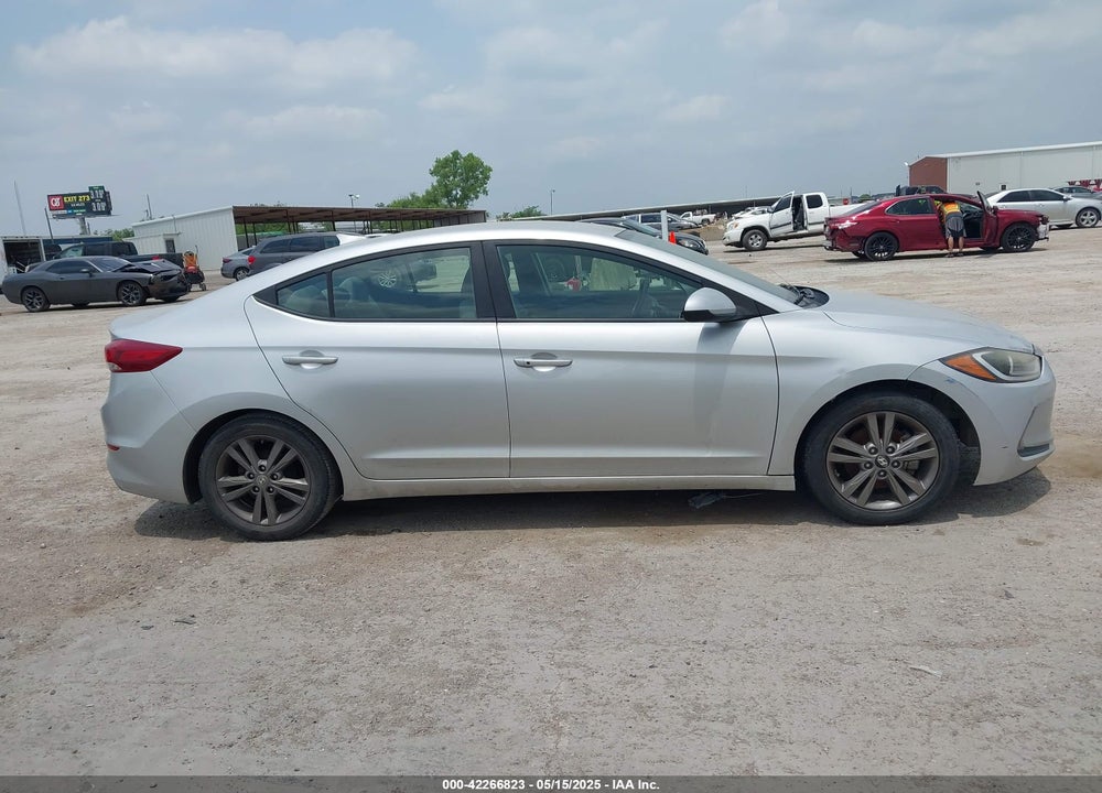 2017 HYUNDAI ELANTRA SE VIN: 5NPD84LF3HH079468