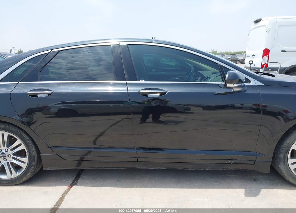 2013 LINCOLN MKZ VIN: 3LN6L2G92DR827081