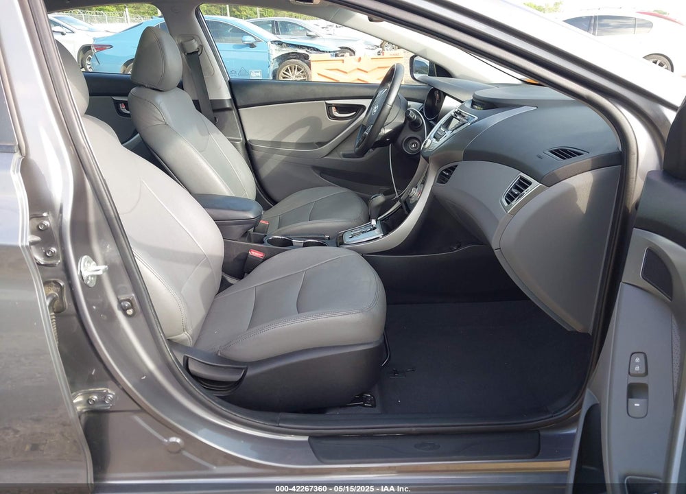 2012 HYUNDAI ELANTRA VIN: 5NPDH4AE6CH082223