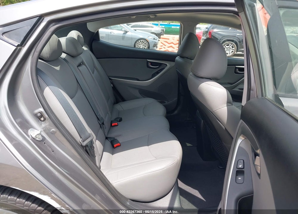 2012 HYUNDAI ELANTRA VIN: 5NPDH4AE6CH082223