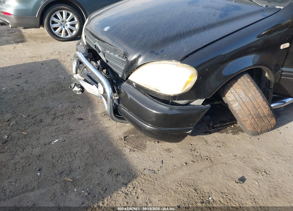 2000 MERCEDES-BENZ ML 320 VIN: 4JGAB54E3YA164426