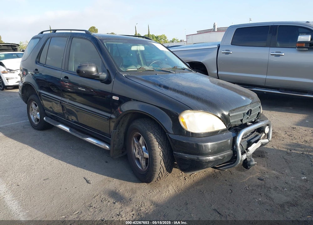2000 MERCEDES-BENZ ML 320 VIN: 4JGAB54E3YA164426