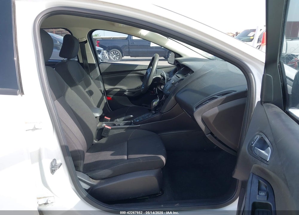 2017 FORD FOCUS SE VIN: 1FADP3K21HL347348