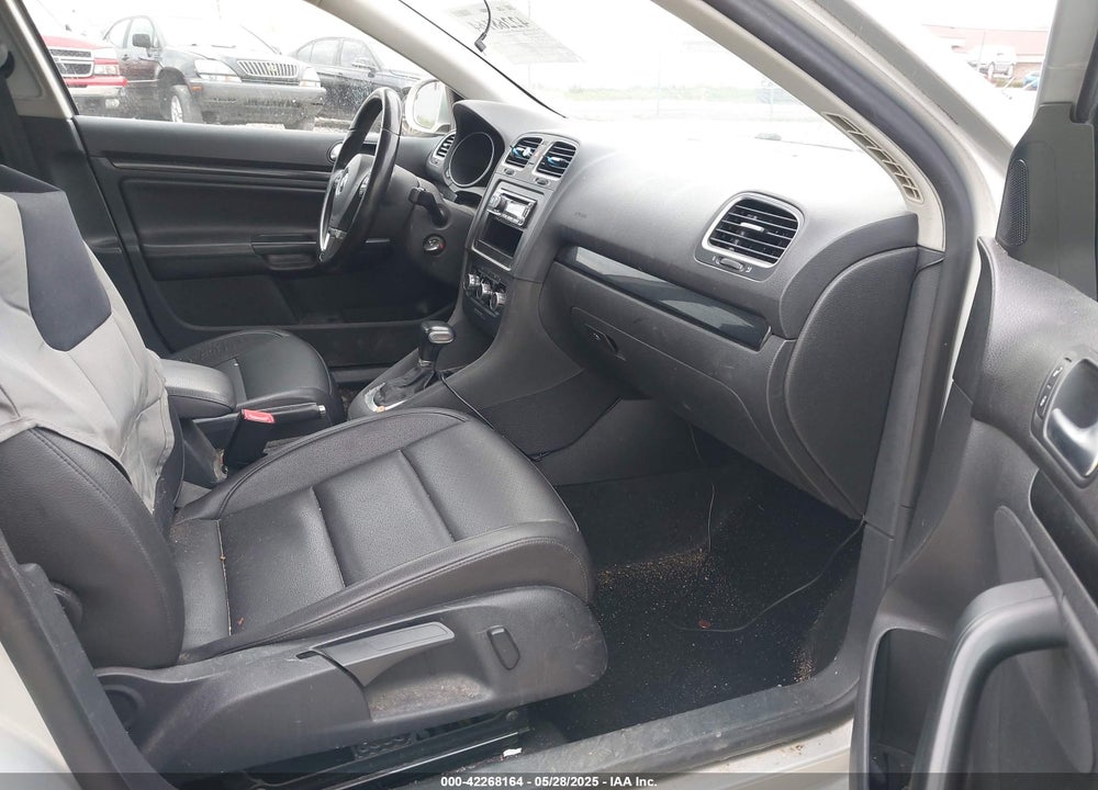 2011 VOLKSWAGEN JETTA SPORTWAGEN VIN: 3VWPL7AJ8BM644008