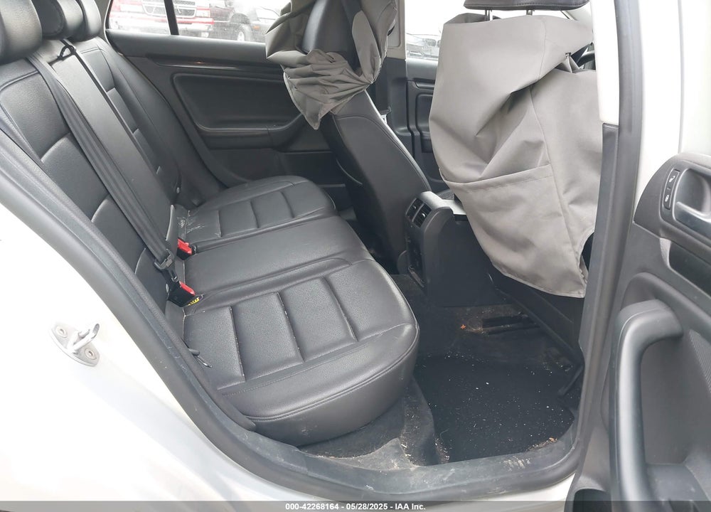 2011 VOLKSWAGEN JETTA SPORTWAGEN VIN: 3VWPL7AJ8BM644008