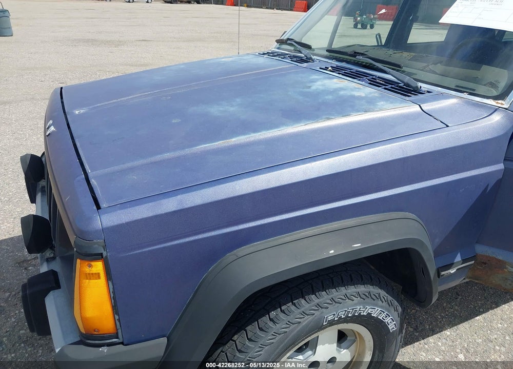 1990 JEEP CHEROKEE VIN: 1J4FJ28L6LL101719