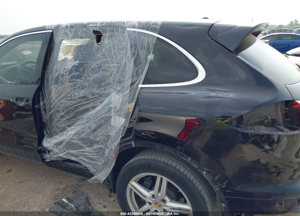 2016 PORSCHE CAYENNE VIN: WP1AA2A27GKA08400