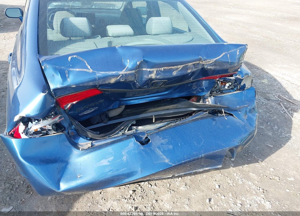 2010 HONDA CIVIC LX VIN: 19XFA1F51AE013249