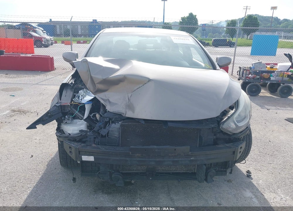 2016 HYUNDAI ELANTRA VIN: 5NPDH4AE8GH776014