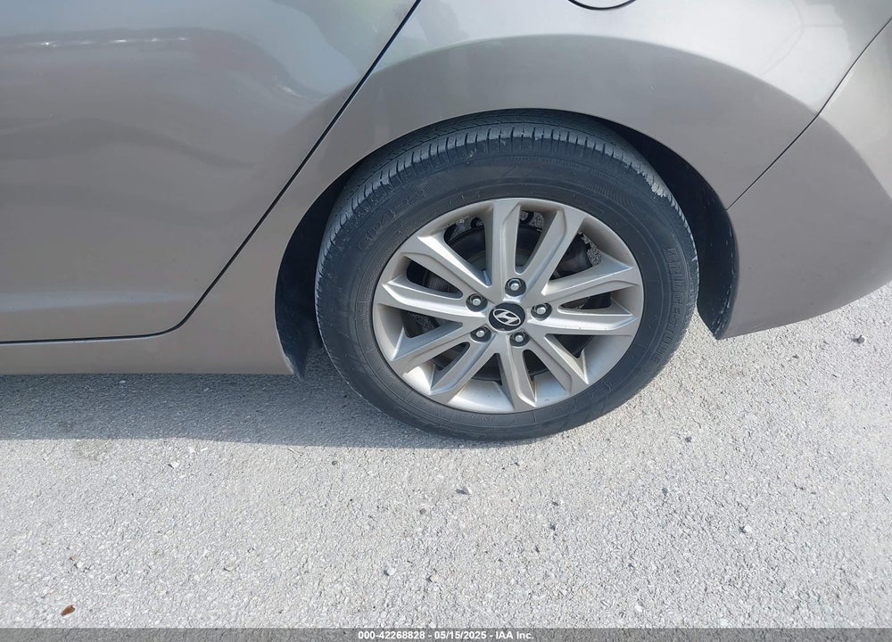 2016 HYUNDAI ELANTRA VIN: 5NPDH4AE8GH776014