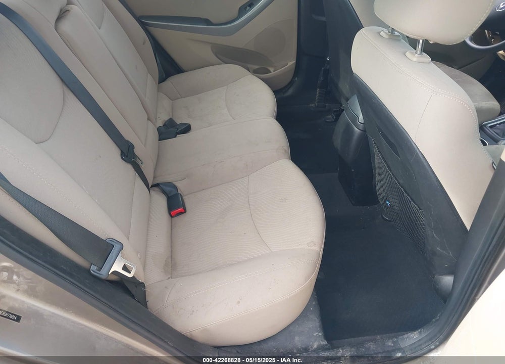 2016 HYUNDAI ELANTRA VIN: 5NPDH4AE8GH776014