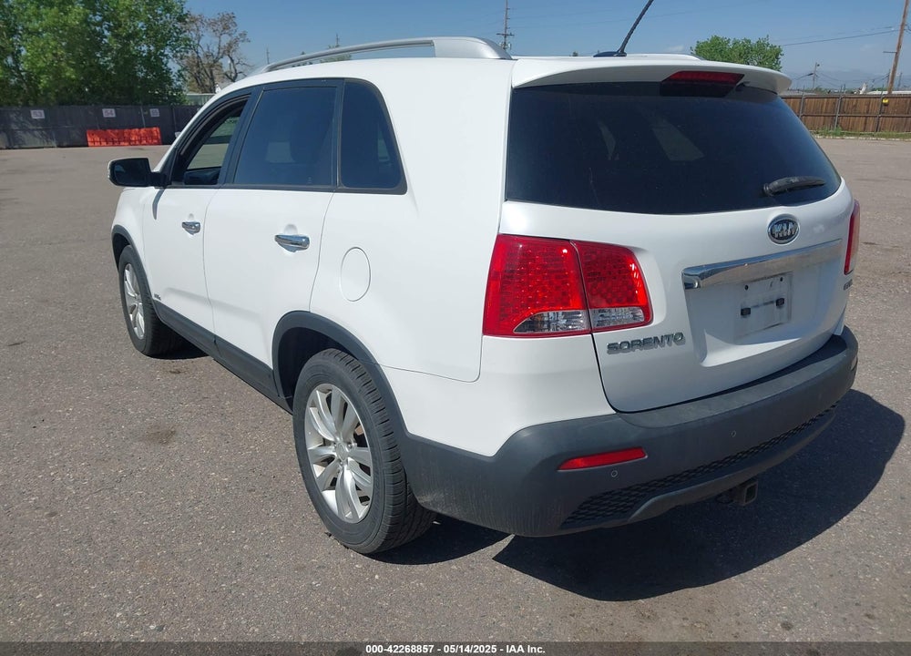 2011 KIA SORENTO VIN: 5XYKUDA29BG090671