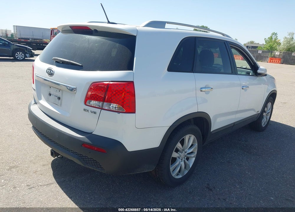 2011 KIA SORENTO VIN: 5XYKUDA29BG090671