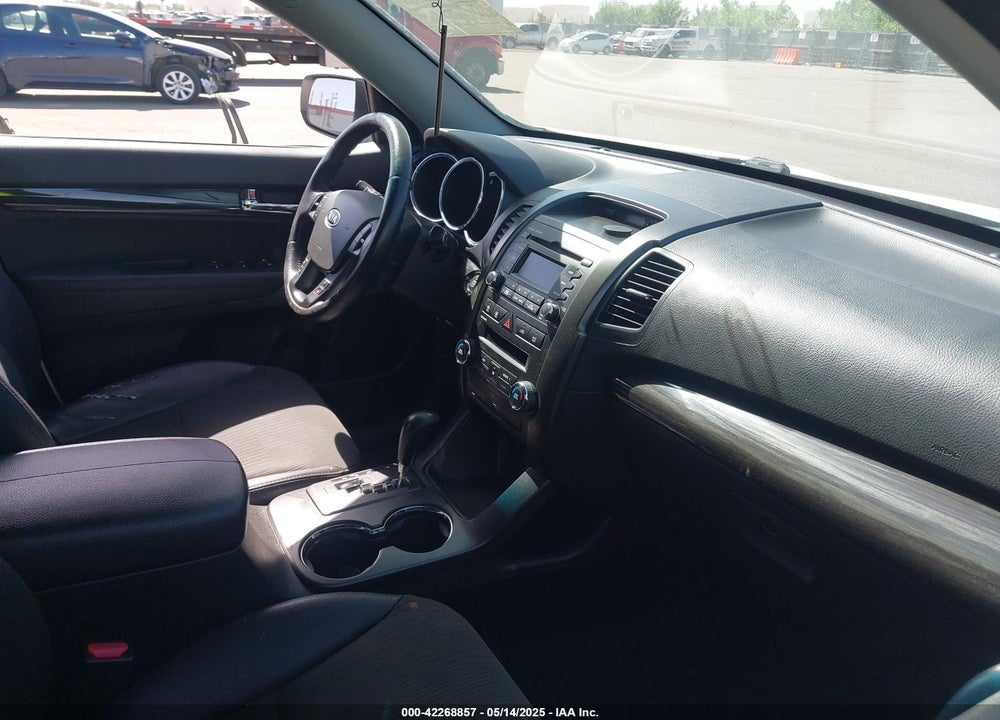 2011 KIA SORENTO VIN: 5XYKUDA29BG090671