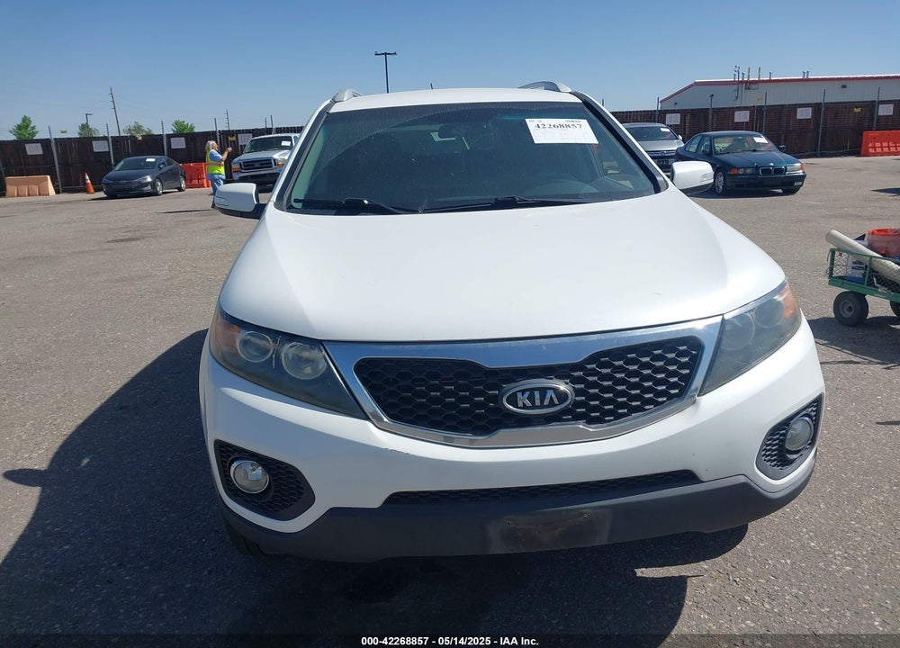 2011 KIA SORENTO VIN: 5XYKUDA29BG090671