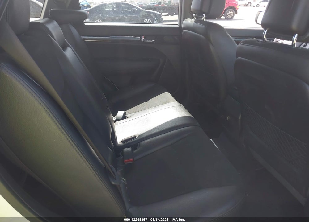 2011 KIA SORENTO VIN: 5XYKUDA29BG090671
