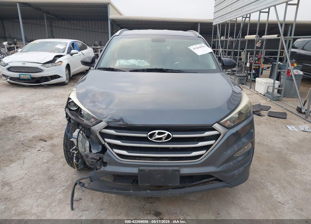 2018 HYUNDAI TUCSON VIN: KM8J33A48JU671226