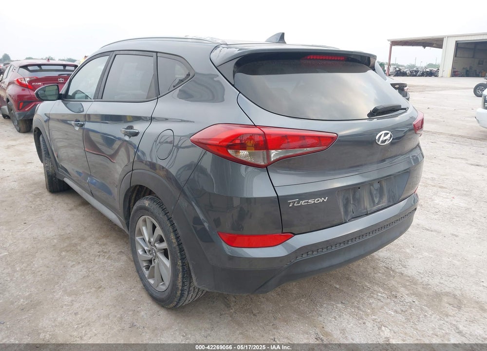 2018 HYUNDAI TUCSON VIN: KM8J33A48JU671226