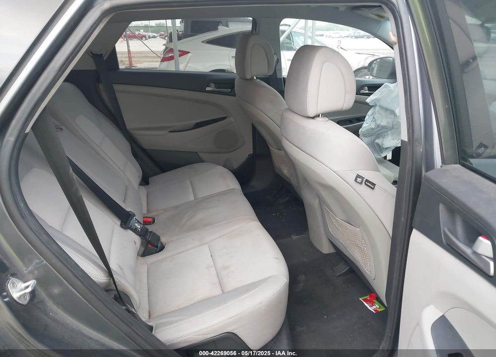 2018 HYUNDAI TUCSON VIN: KM8J33A48JU671226
