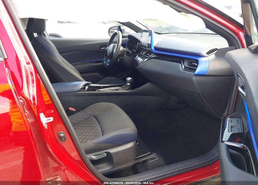2020 TOYOTA C-HR VIN: NMTKHMBX3LR118420