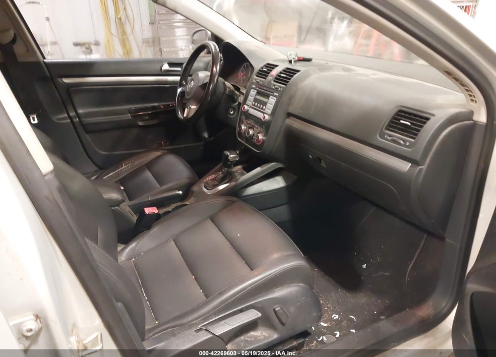 2010 VOLKSWAGEN JETTA LIMITED EDITION VIN: 3VWRX7AJ1AM165859