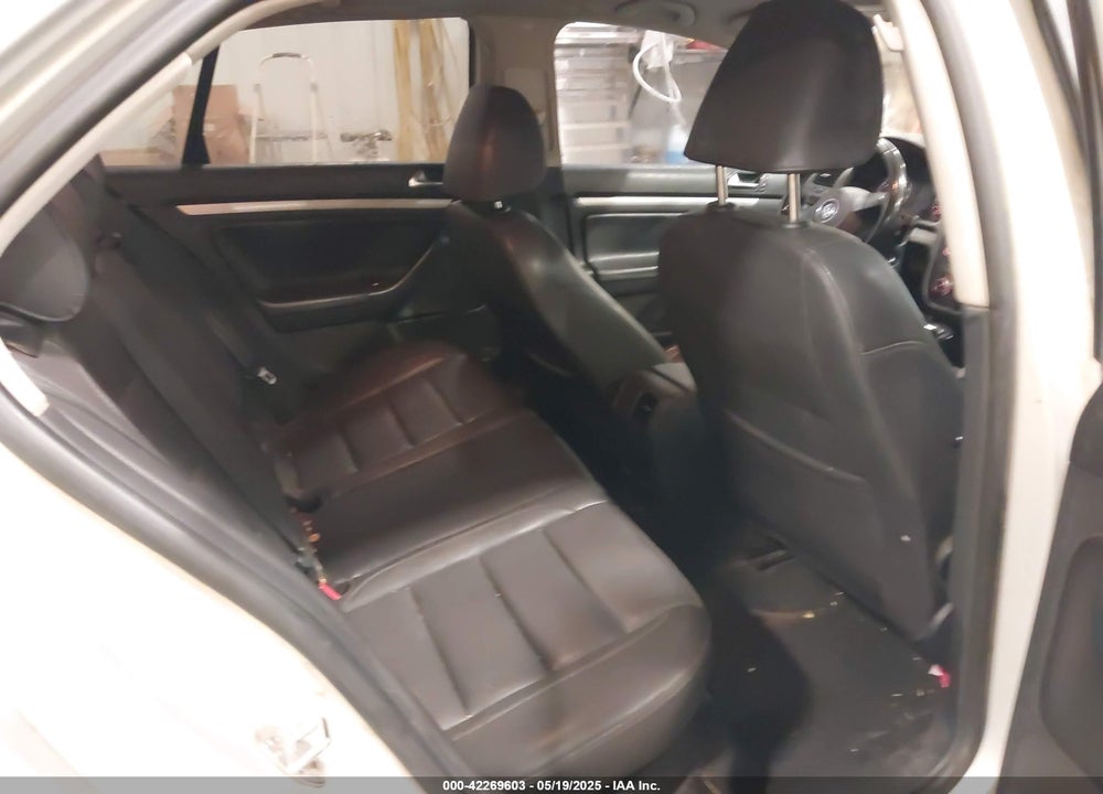 2010 VOLKSWAGEN JETTA LIMITED EDITION VIN: 3VWRX7AJ1AM165859