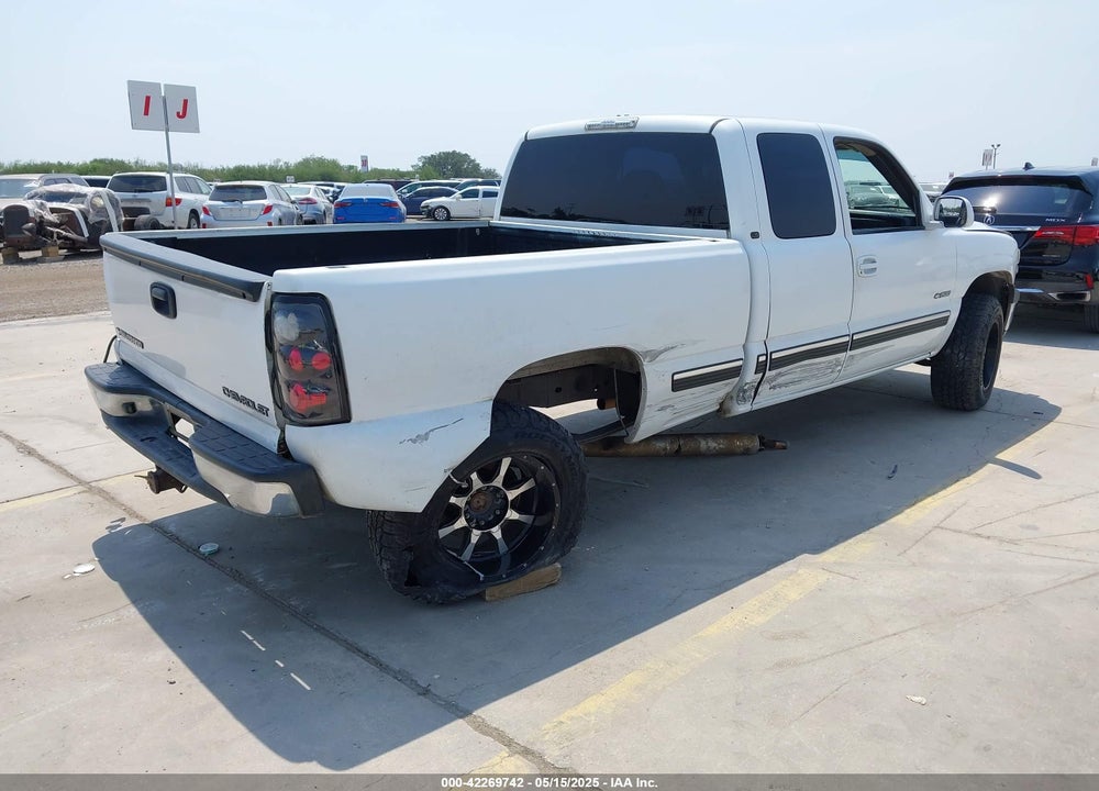 2000 CHEVROLET SILVERADO 1500 LS VIN: 2GCEK19T2Y1107487