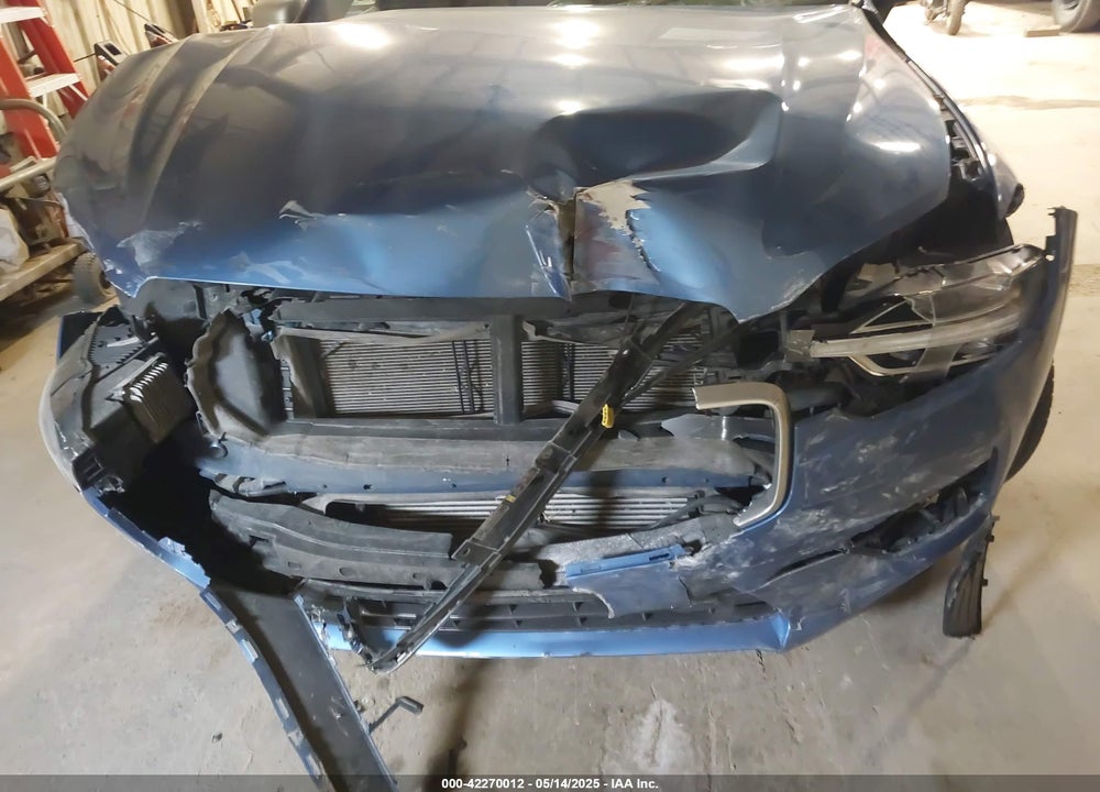 2019 VOLVO XC60 VIN: LYV102RM1KB296870