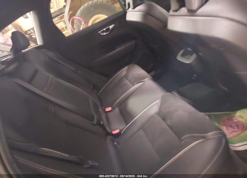 2019 VOLVO XC60 VIN: LYV102RM1KB296870