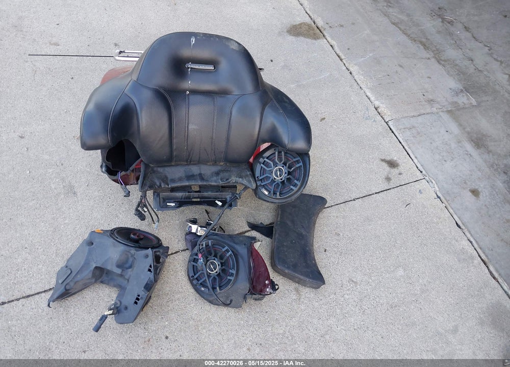 2015 HARLEY-DAVIDSON FLTRUSE CVO ROAD GLIDE VIN: 1HD1TAN13FB963103