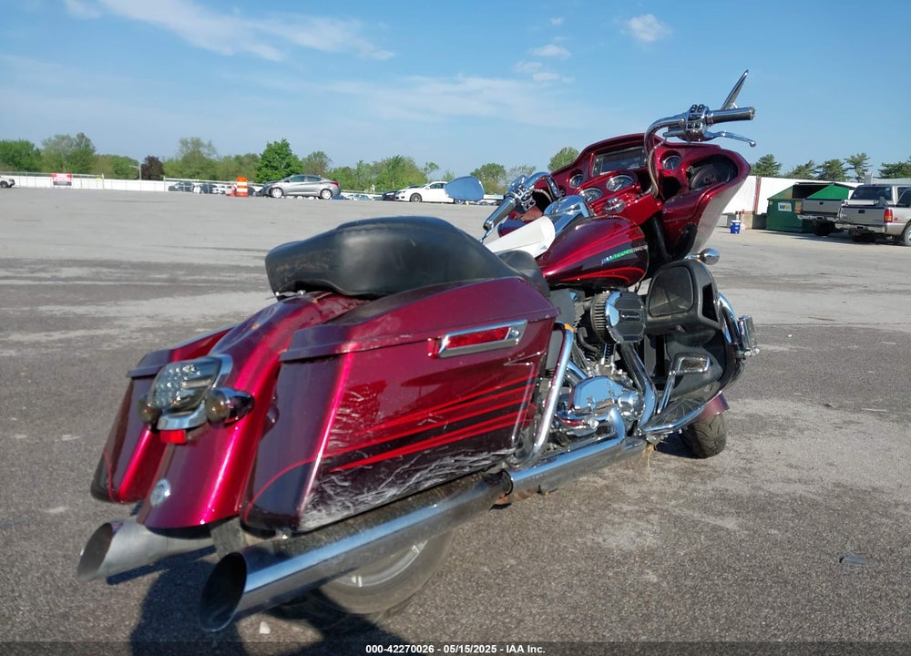 2015 HARLEY-DAVIDSON FLTRUSE CVO ROAD GLIDE VIN: 1HD1TAN13FB963103
