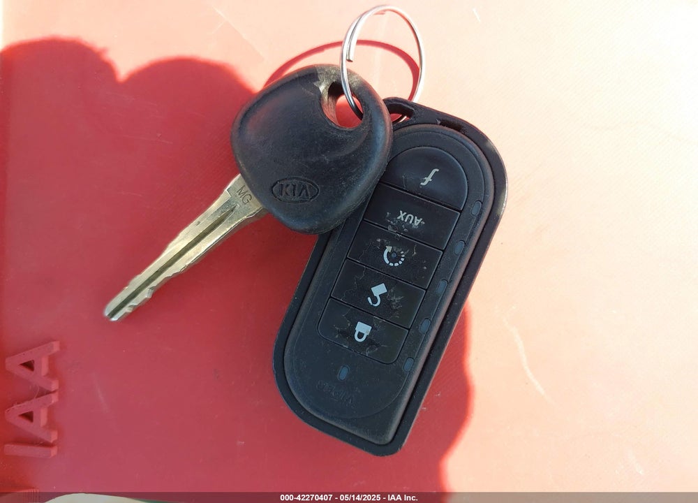 2009 KIA OPTIMA VIN: KNAGE228195295914