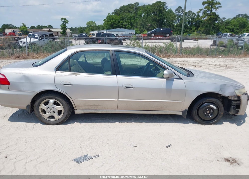 1998 HONDA ACCORD EX VIN: 1HGCG5654WA046962