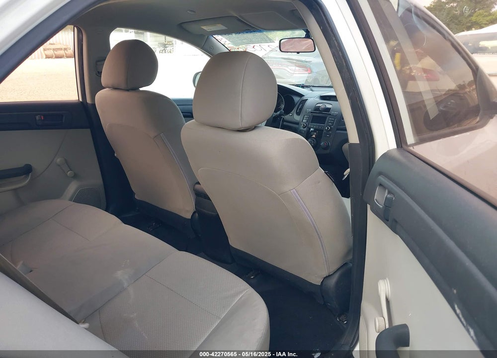 2011 KIA FORTE LX VIN: KNAFT4A25B5888000