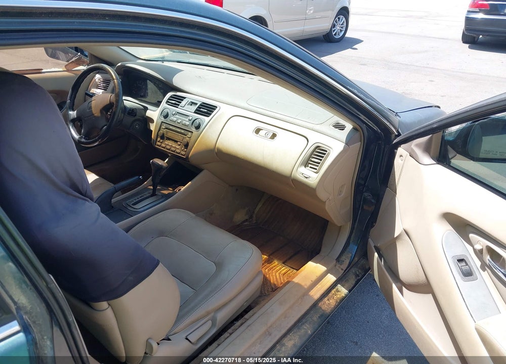 2001 HONDA ACCORD 3.0 EX VIN: 1HGCG22521A019823