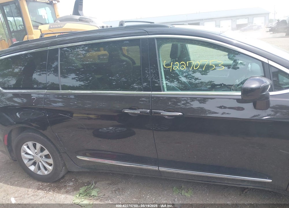 2017 CHRYSLER PACIFICA VIN: 2C4RC1BG4HR525661