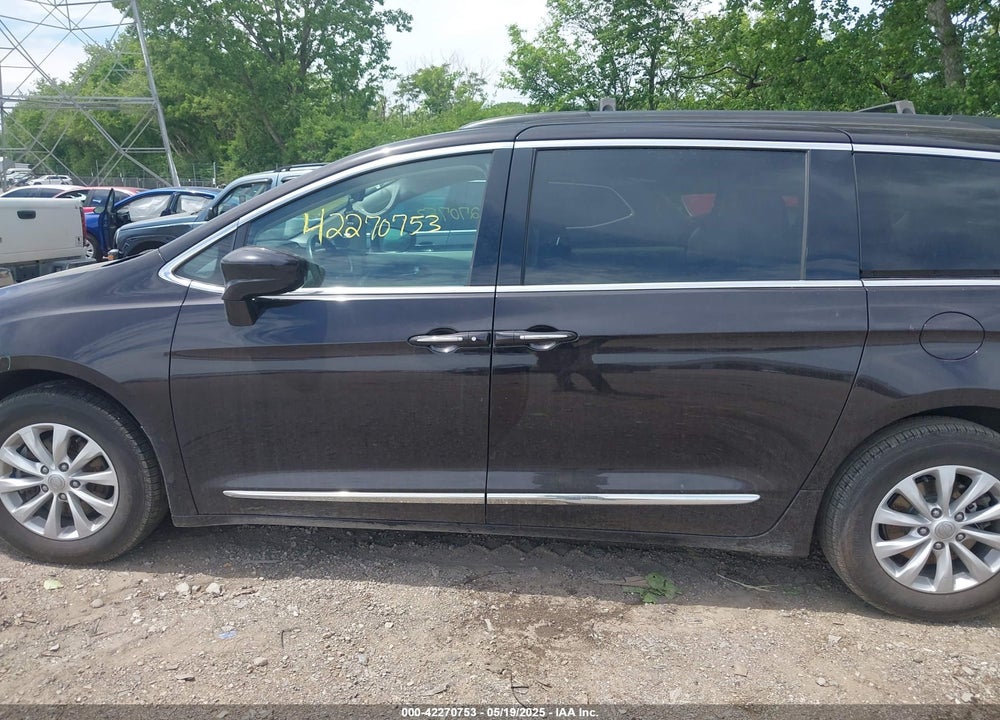 2017 CHRYSLER PACIFICA VIN: 2C4RC1BG4HR525661