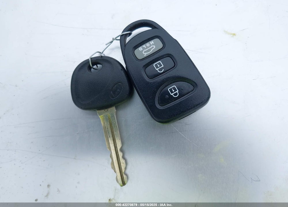 2014 HYUNDAI ELANTRA VIN: 5NPDH4AE0EH538817