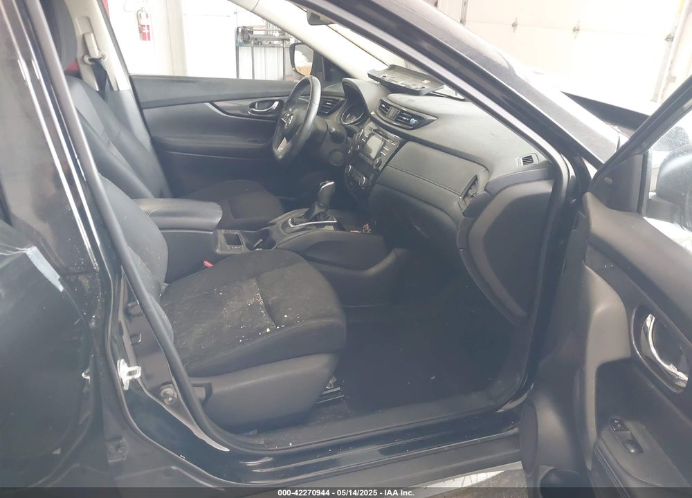 2017 NISSAN ROGUE SV VIN: KNMAT2MV7HP593789