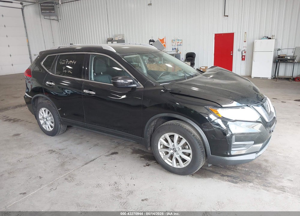 2017 NISSAN ROGUE SV VIN: KNMAT2MV7HP593789