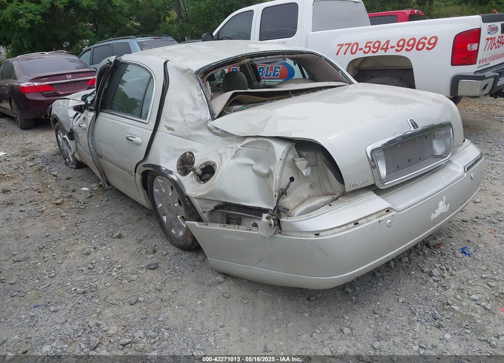 2005 LINCOLN TOWN CAR VIN: 1LNHM82W05Y664410
