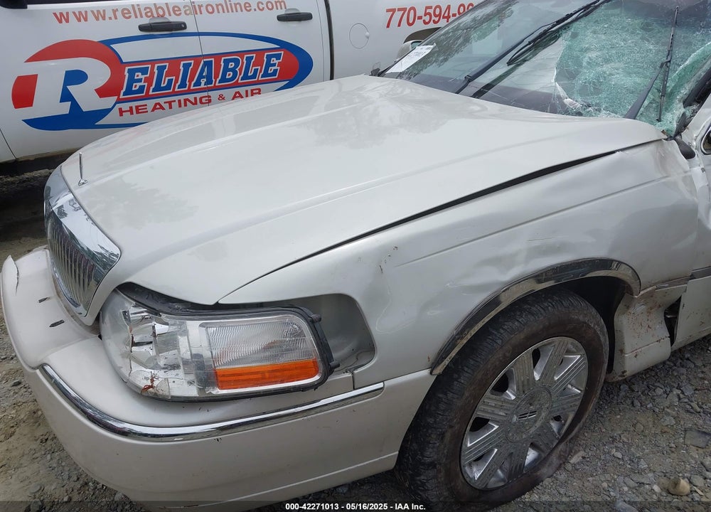 2005 LINCOLN TOWN CAR VIN: 1LNHM82W05Y664410