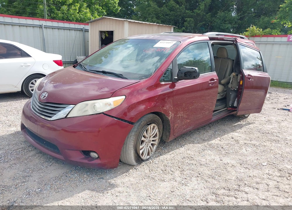 2013 TOYOTA SIENNA XLE V6 8 PASSENGER VIN: 5TDYK3DC5DS380894