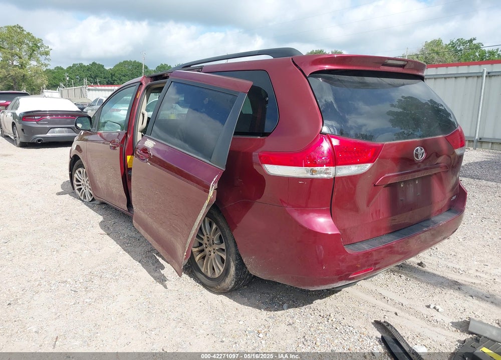 2013 TOYOTA SIENNA XLE V6 8 PASSENGER VIN: 5TDYK3DC5DS380894