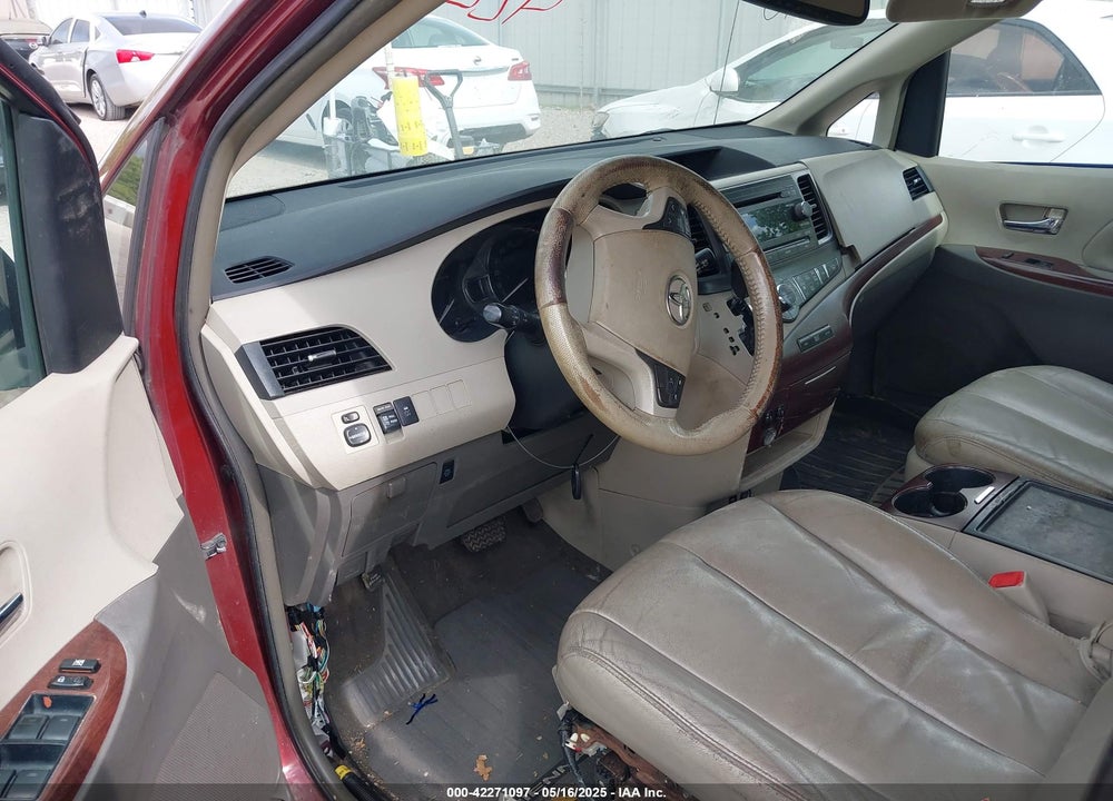 2013 TOYOTA SIENNA XLE V6 8 PASSENGER VIN: 5TDYK3DC5DS380894